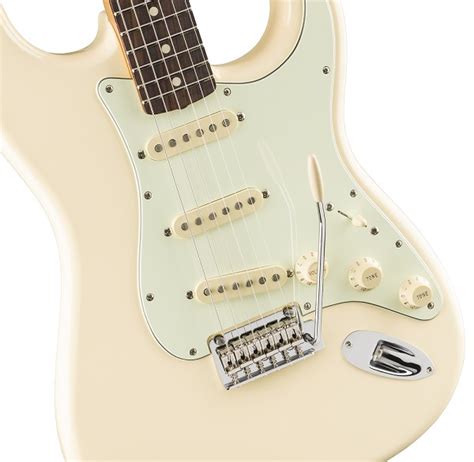 guitare electrique imitation fender strato vibrto